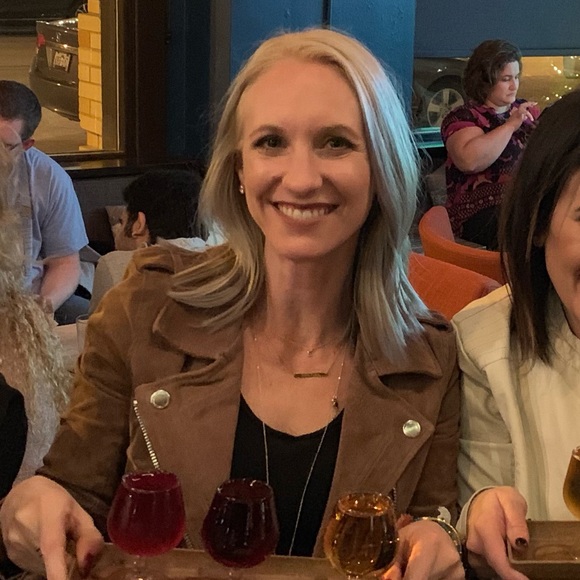 Meet your Posher, Erin - Picture 1 of 1